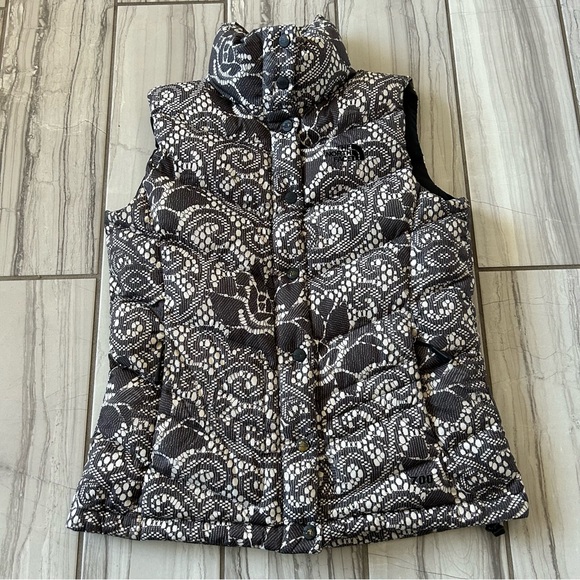 The North Face Jackets & Blazers - The North Face 700 down vest. EUC